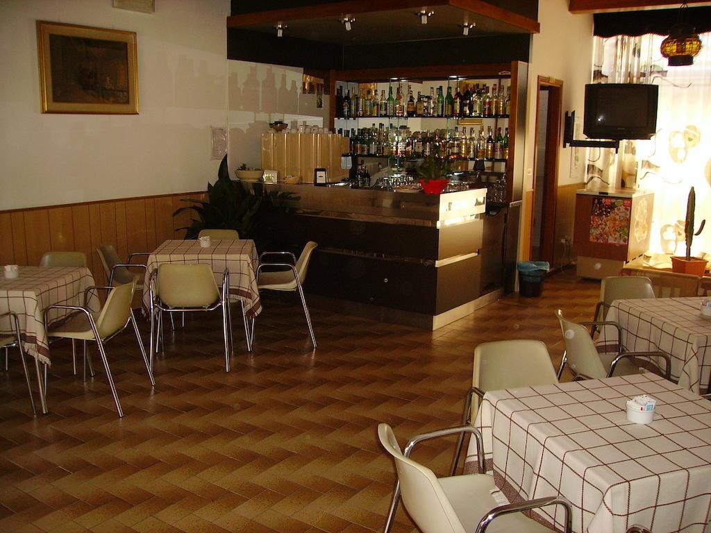Hotel Villa Tua Riccione Exterior photo